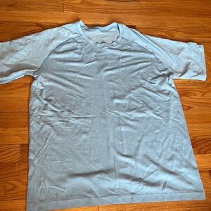 LULULEMON MENS LIGHT BLUE TOP